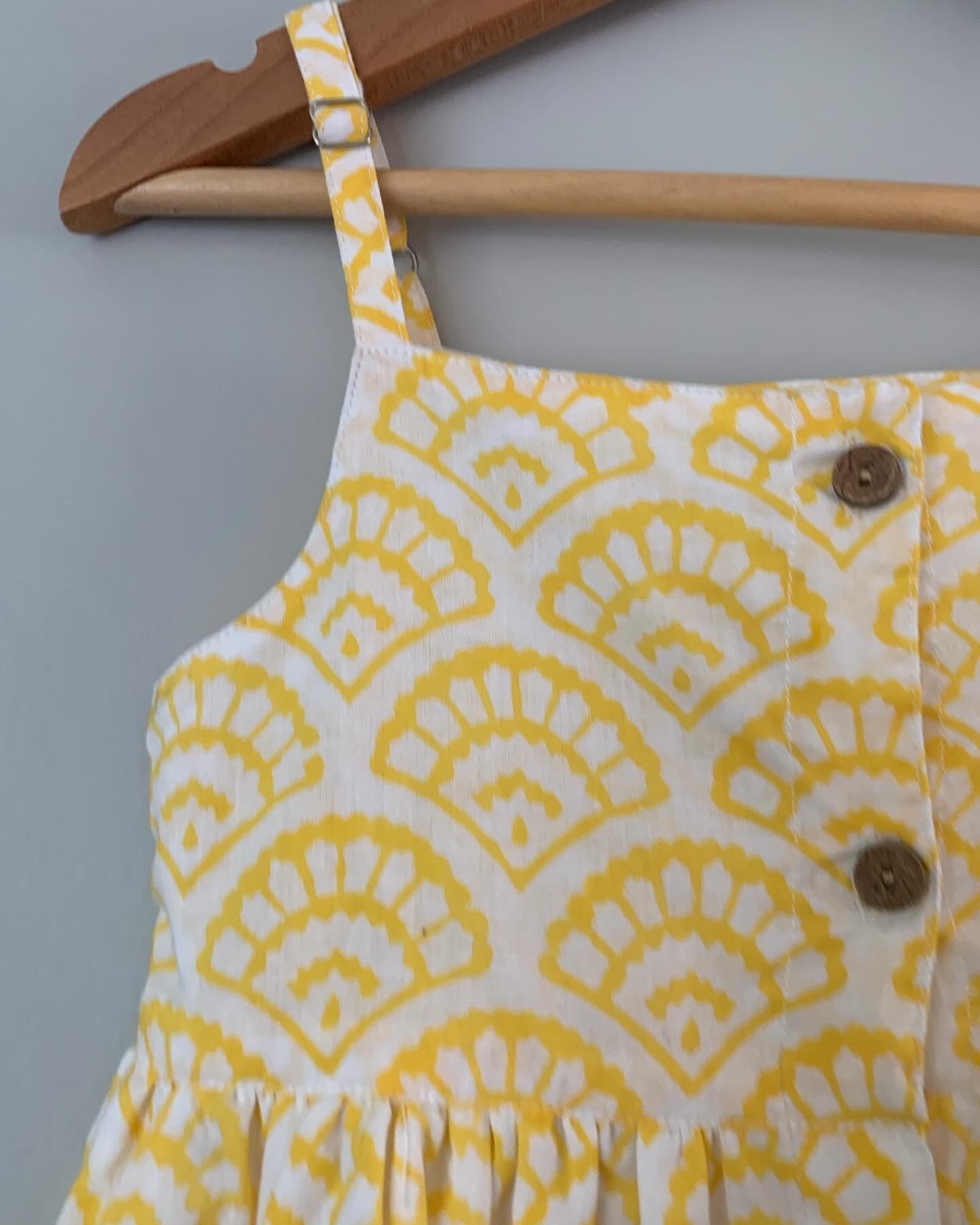 Cotton dress for girls with scallop design