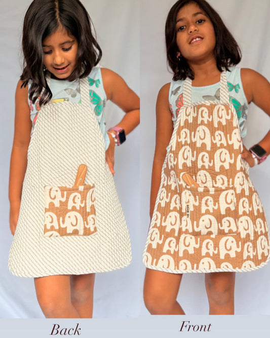 Kids wearing unisex elephant print cotton apron 